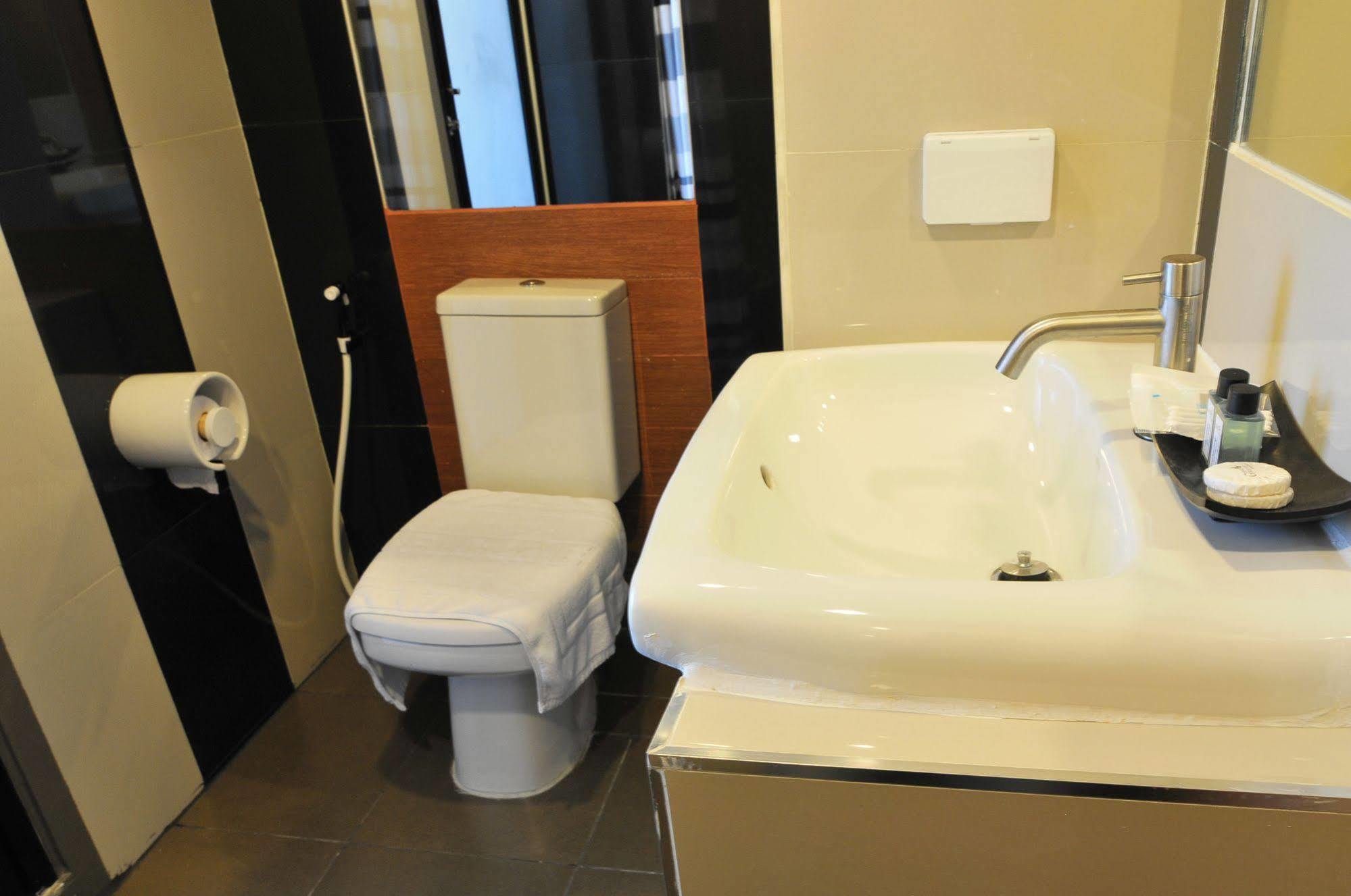 Grand Marina Residence Hotel Ban Laem Chabang Eksteriør bilde